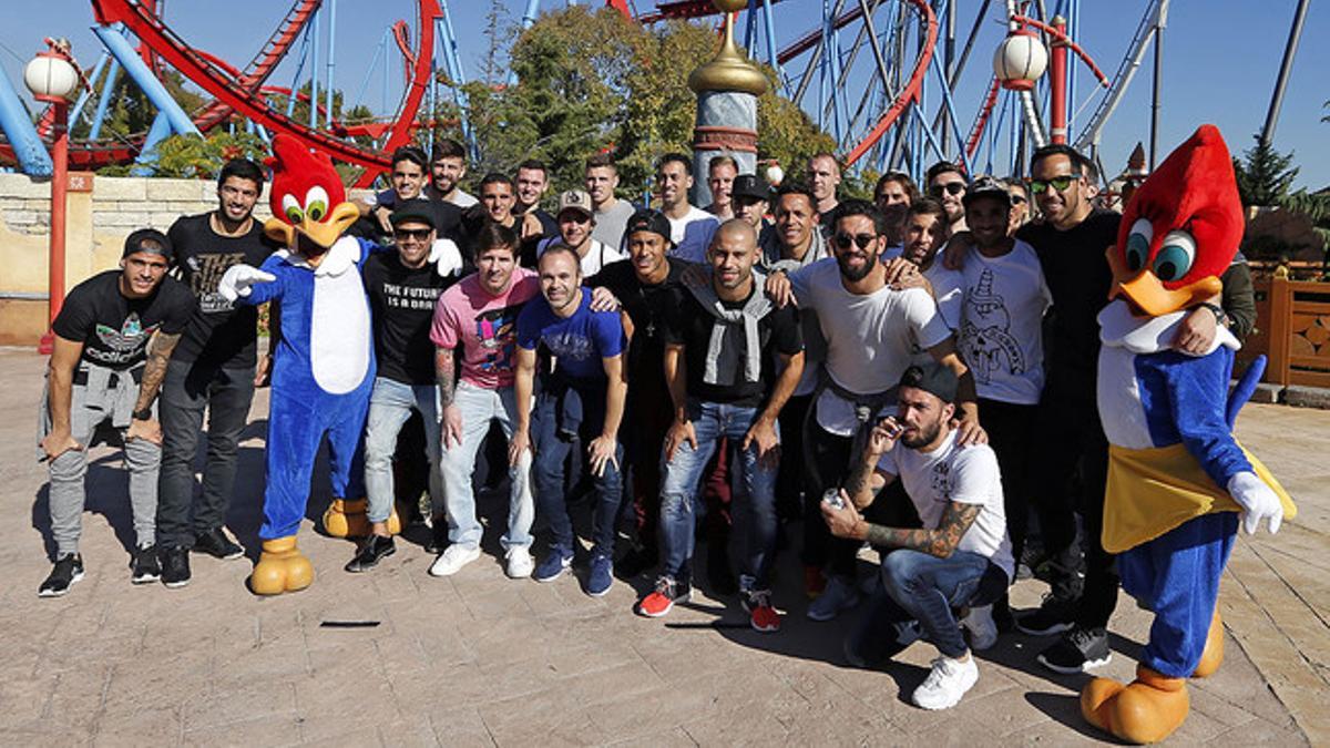 Los jugadores del Barça, en Port Aventura.