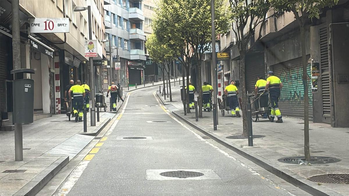 Trabajadores en rúa Nova de Abaixo