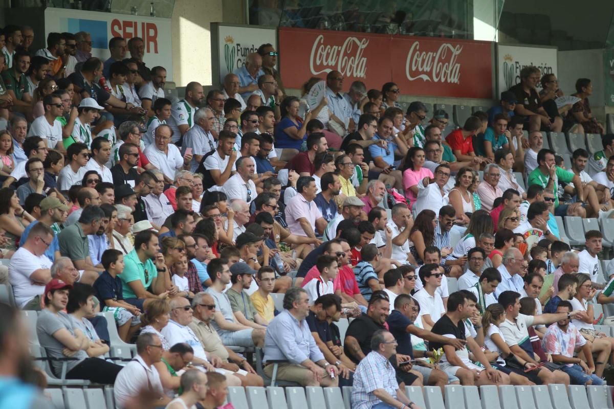 Los aficionados del Córdoba CF en el Arcángel