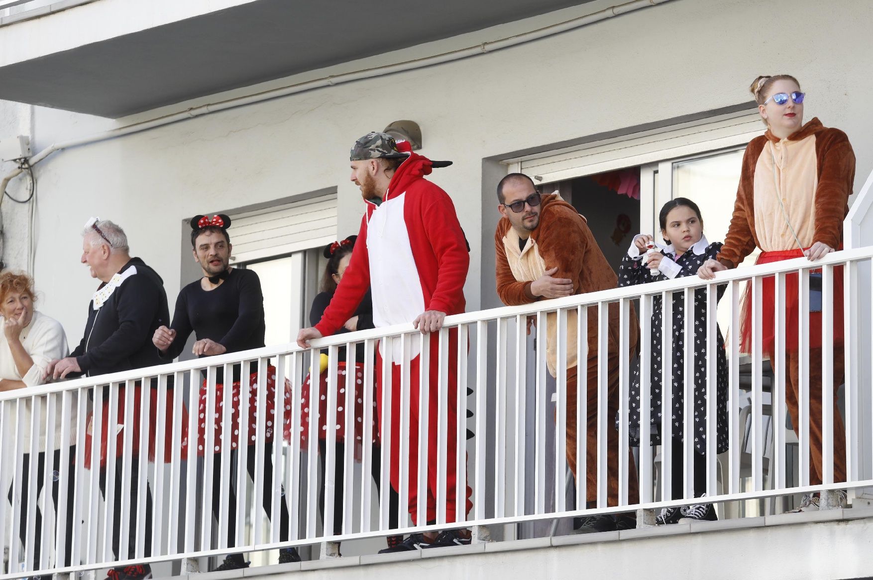 L'Escala briva amb la rua del Carnaval