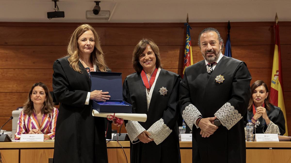Acto de imposición de Togas y Juramento o Promesa de las colegiadas y colegiados incorporados en el último año al Ilustre Colegio Oficial de Procuradores de Alicante
