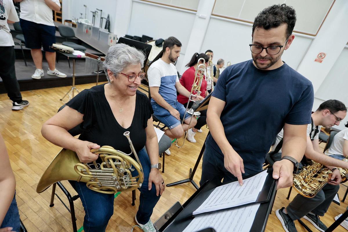 Primer ensayo general del coro y la orquesta de la misa del papa en el Puerto de Santa Cruz de Tenerife