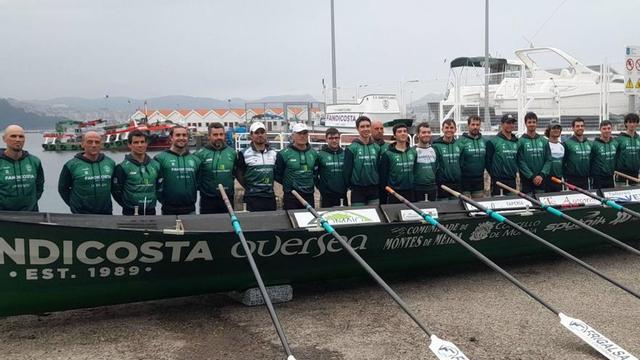 La tripulación de “A Terca” de la Sociedade Deportiva Samertolaméu Oversea para la temporada 2024. | // R.M.