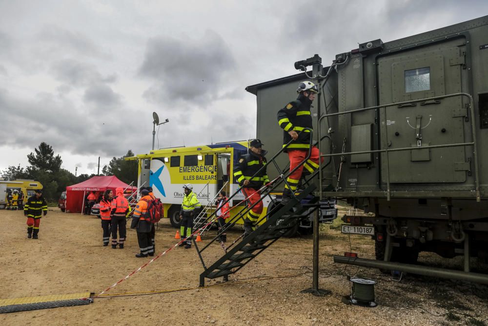 Knapp 500 Feuerwehrleute und Soldaten haben am Donnerstag (27.3.) im Waldgebiet bei Palma den Einsatz gegen einen Großbrand geübt.