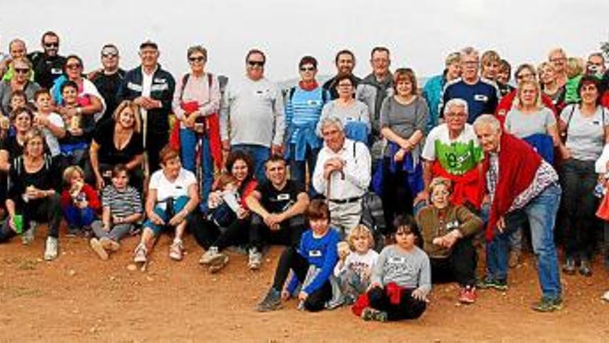 Prop de 80 persones a la 4a Caminada Intergeneracional dels Hostalets de Pierola