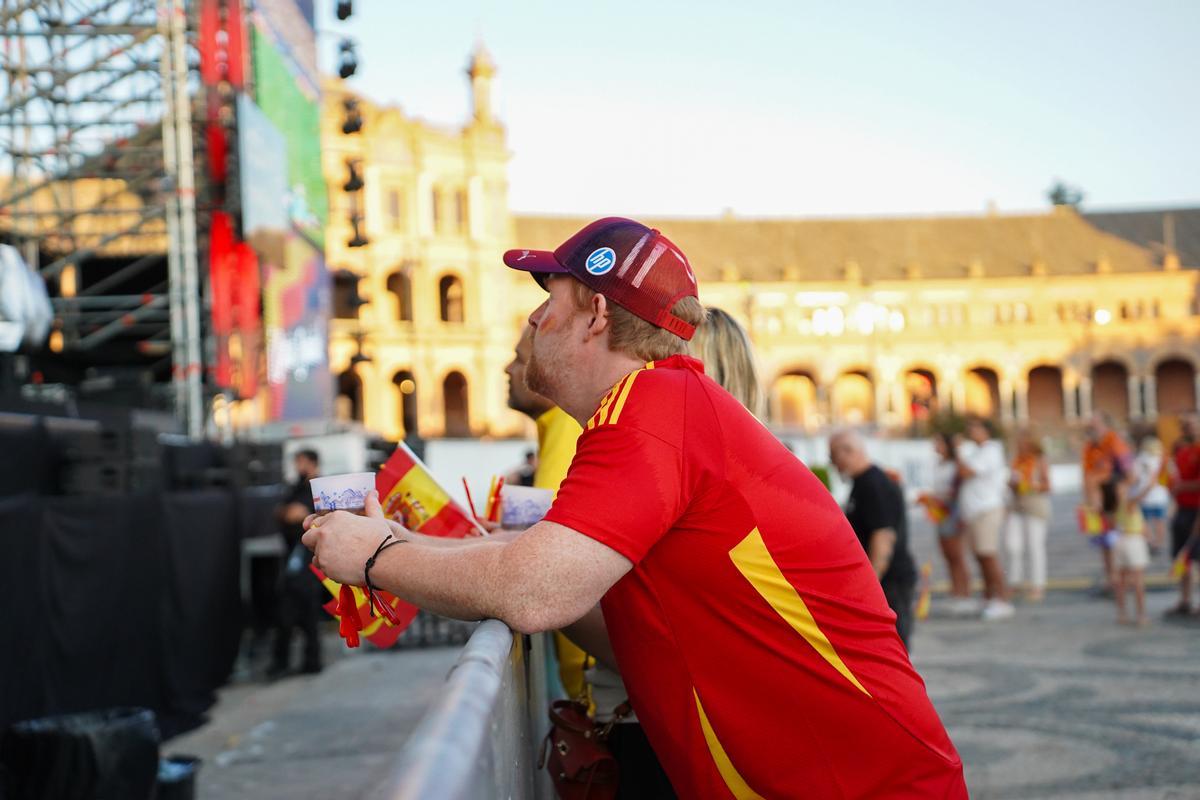 Así se vivió la semifinal entre España y Francia en la Plaza de España en imágenes Así se vivió la semifinal entre España y Francia en la Plaza de España en imágenes