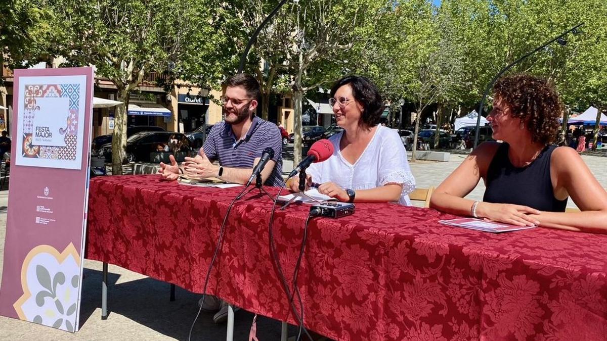 Gisbert amb Colell i Prat, en la presentació del programa de Festa Major a la plaça del Camp