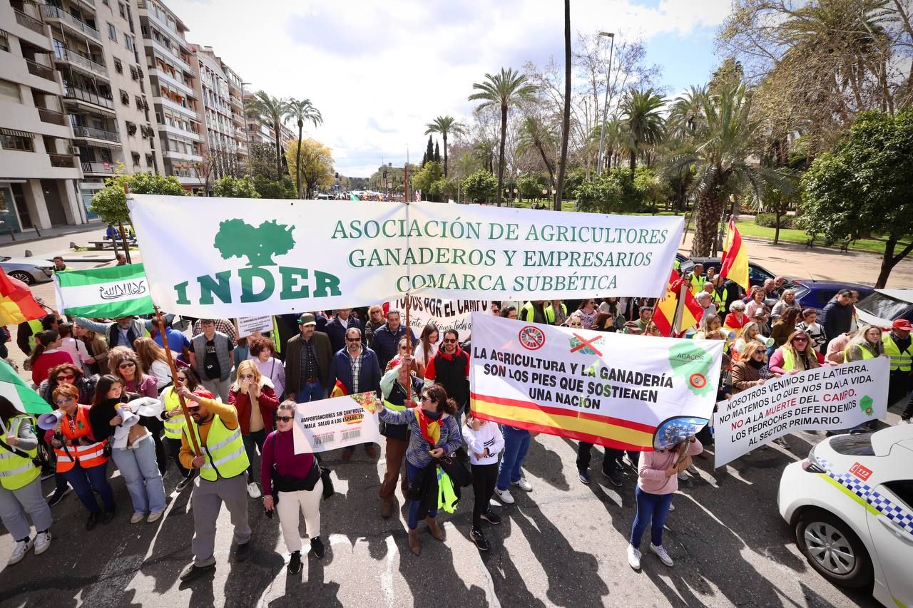 Una tractorada entra en la capital cordobesa para exigir mejoras en el campo