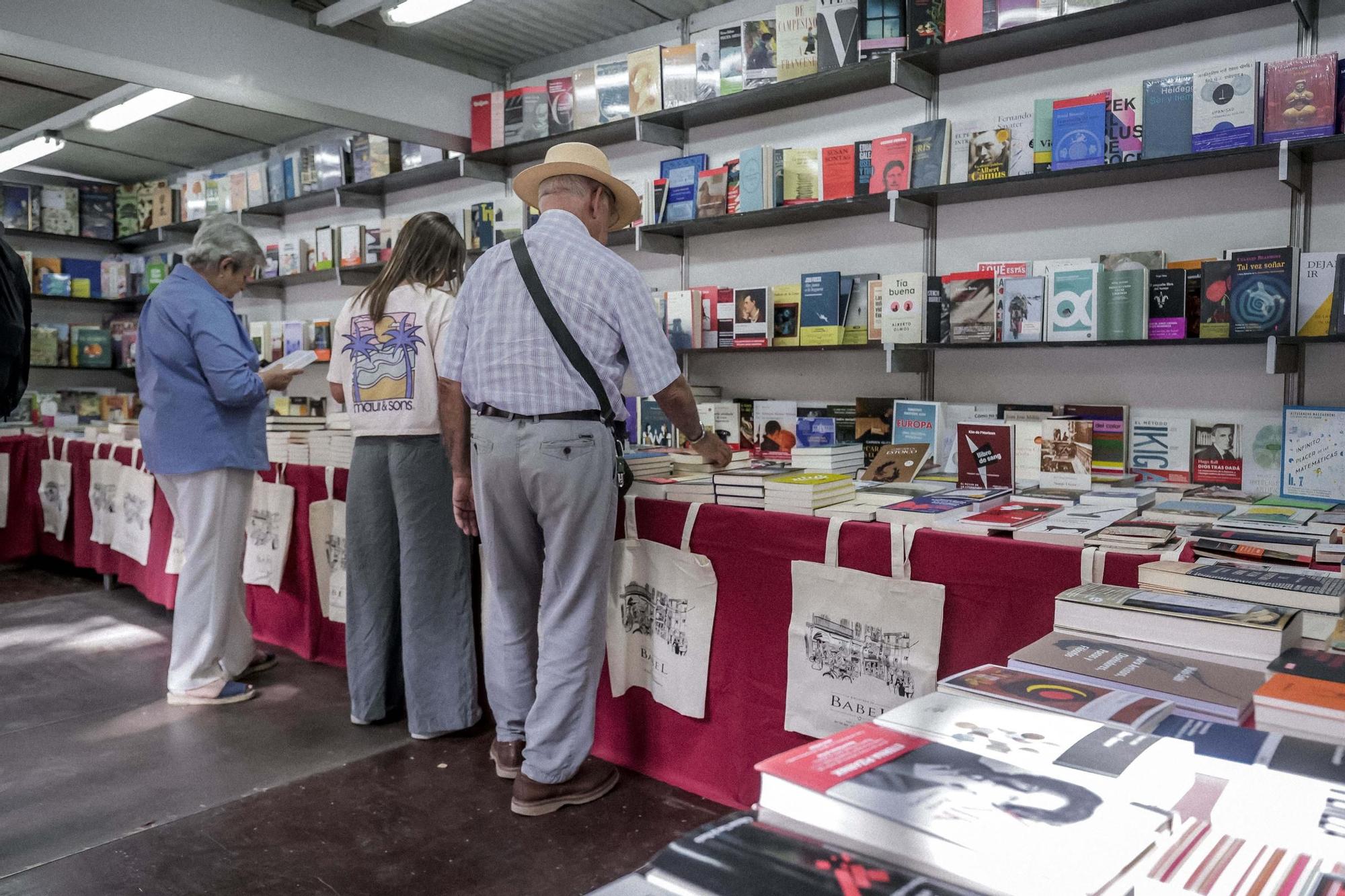 Las palabras de Lucia Pietrelli y la música de Joan Miquel Oliver abren la 42 Fira del Llibre de Palma