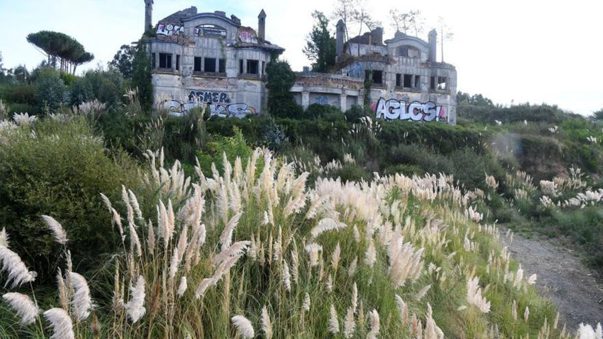 Casas Bailly, anexas al sector que se desarrollará en O Graxal.   | // L.O.