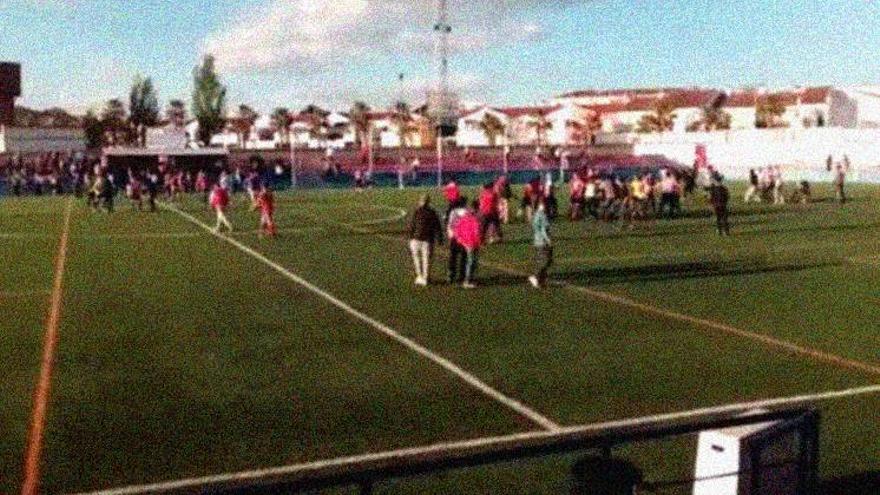 Denuncian la agresión a un árbitro en un partido de juveniles en Peñarroya
