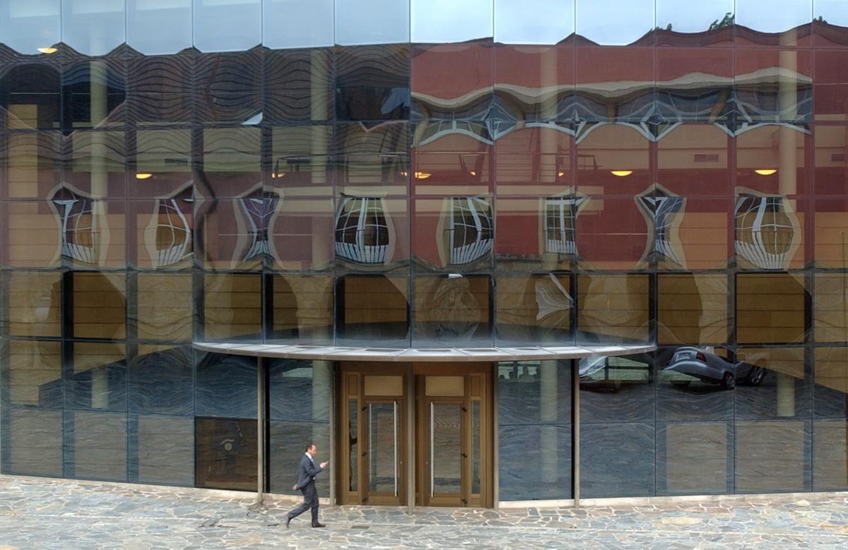 Fachada interior del rectordado de la UDC en A Maestranza