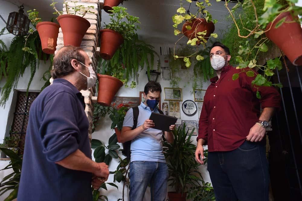 Últimos preparativos del Festival de Patios