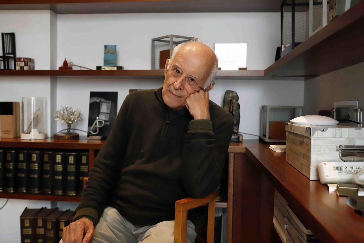 El arquitecto valenciano Pepe Seguí, en su estudio ubicado en el Cerrado de Calderón.