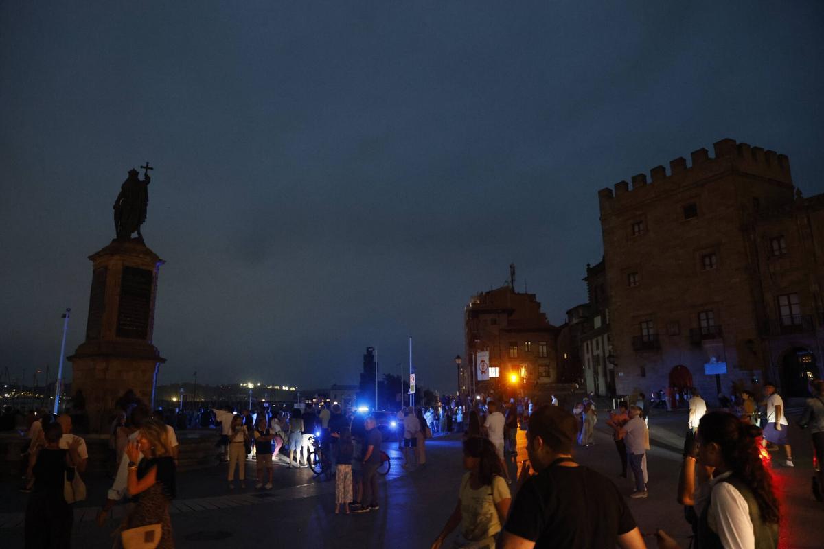 El eclipse total desde Asturias: las mejores fotos de Gijón, Oviedo, Avilés, centro, oriente y occidente El eclipse total desde Asturias: las mejores fotos de Gijón, Oviedo, Avilés, centro, oriente y occidente