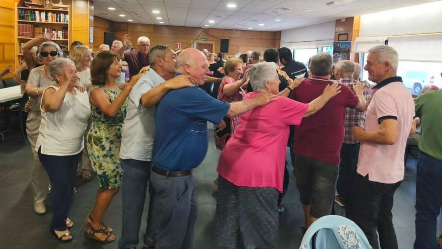 Fiesta organizada por el Concello de Moaña, esta primavera, en el club de jubilados de Meira.