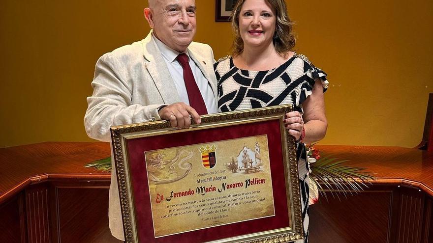 Llaurí nombra Hijo Adoptivo al doctor Fernando Mª Navarro y da su nombre al polideportivo