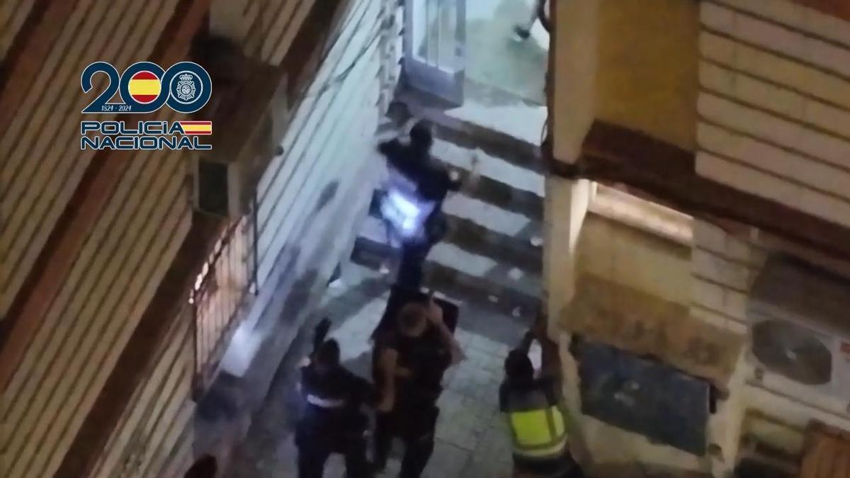 La Policía irrumpe en la casa de La Paz donde se escondía el prófugo