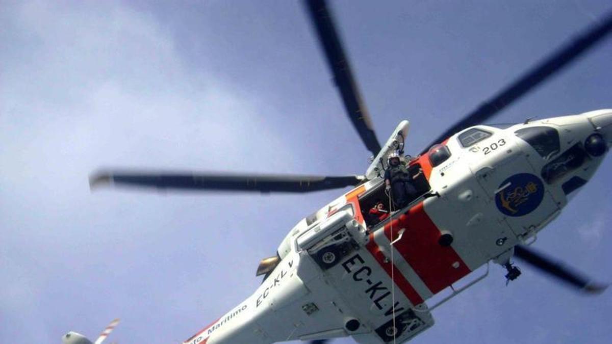 Imagen del helicoptero que ha participado en el operativo