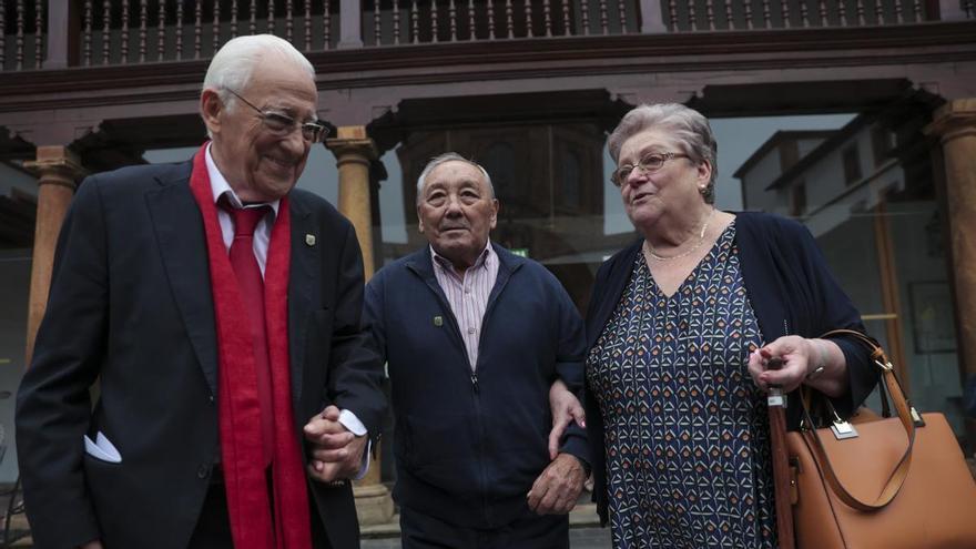 Ángel Silva con su mujer Clementina y el padre Ángel