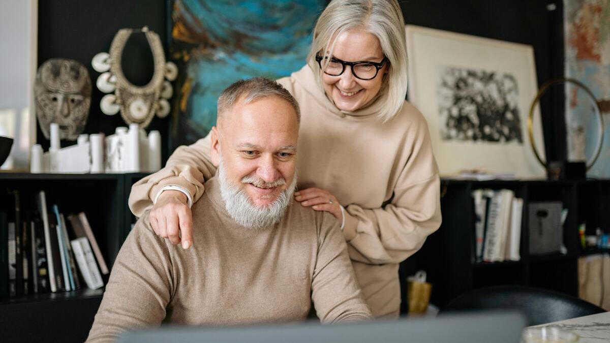 Com prevenir l’aparició de canes: les claus d’un dermatòleg per evitar el tint