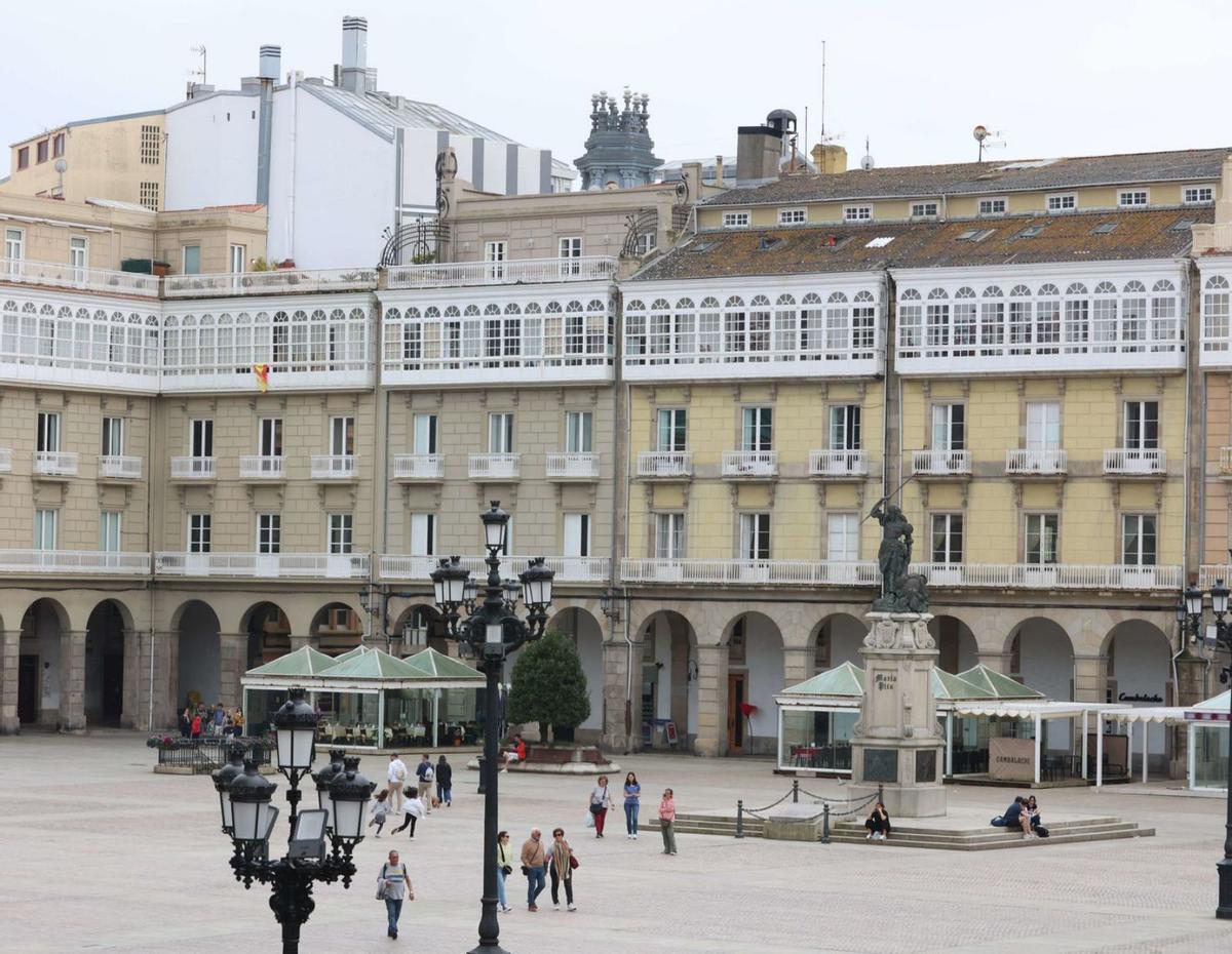 Plaza de María Pita, donde se encuentra la sede del Ayuntamiento y en una de las zonas de la ciudad donde hay más densidad de pisos turísticos. | Iago López