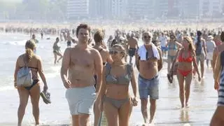 A la playa en otoño: un anticiclón se instala sobre Asturias, donde los termómetros rozarán los 30 grados esta semana