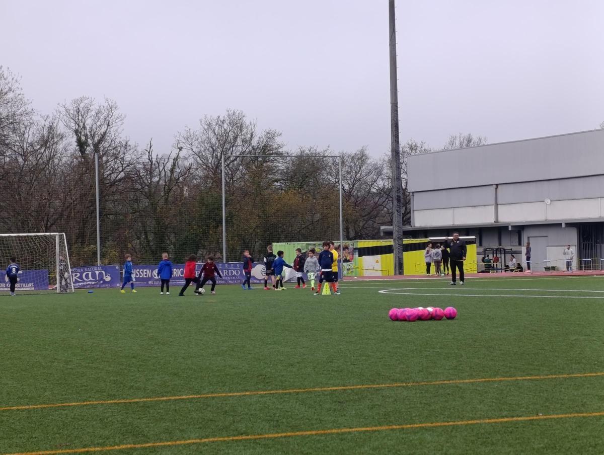 Montse Tomé comparte la Nochebuena con los niños del Atlético de Lugones