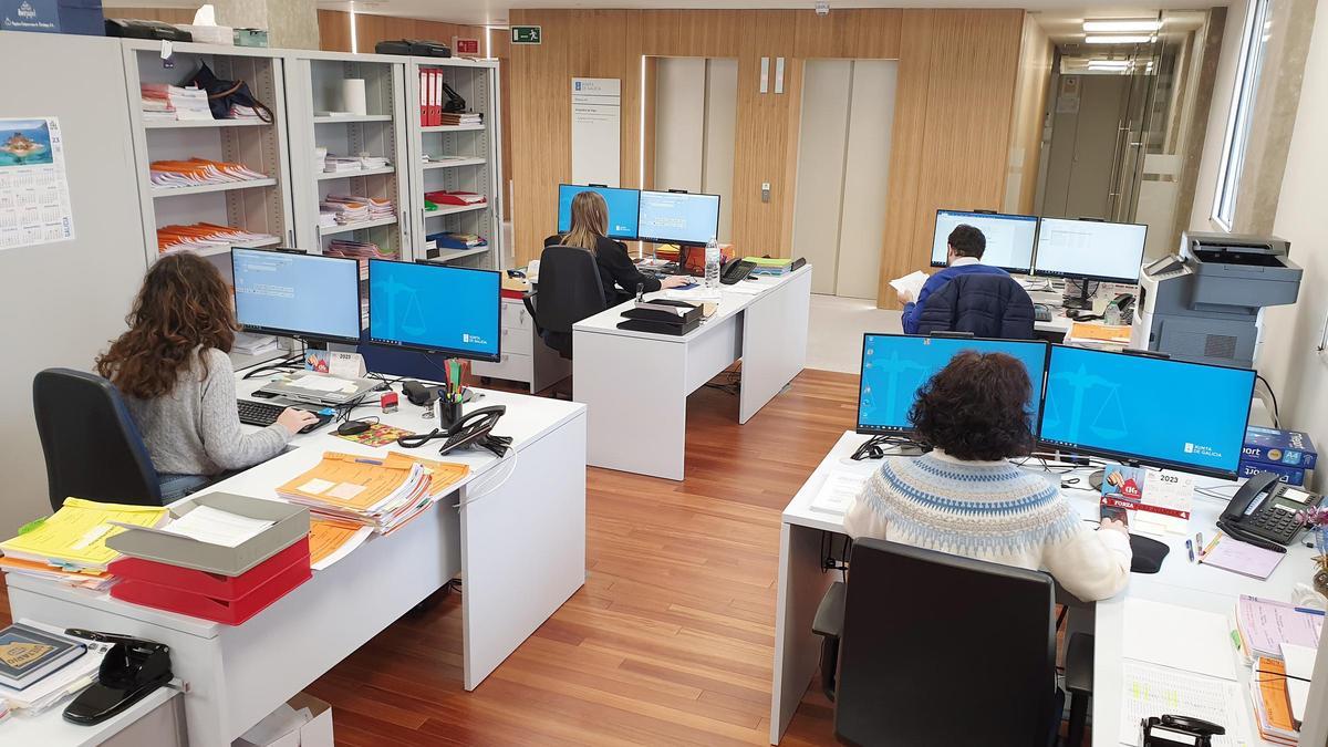 Funcionarios en la Ciudad de la Justicia de Vigo