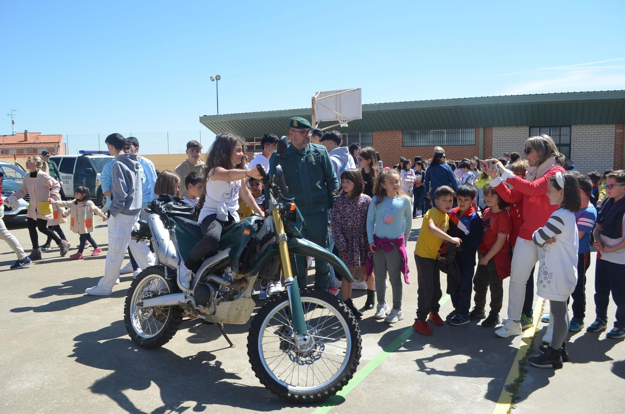 GALERÍA | Exhibición de medios de la Guardia Civil de Zamora ante más de medio millar de estudiantes