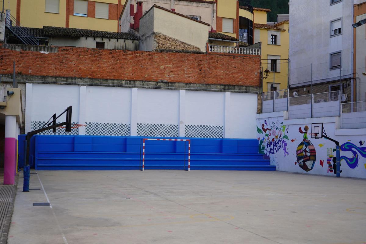 Patio del colegio Martínez Bellver, que participa en la iniciativa "Patis Oberts" de Xàtiva.