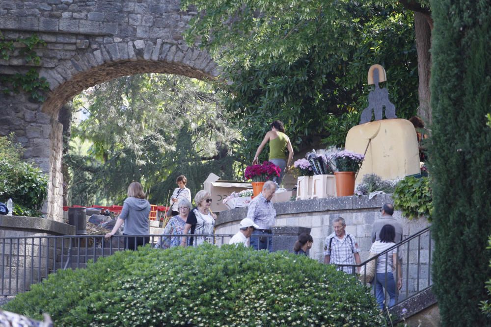 Últims preparatius el dia abans d''inaugurar-se Temps de Flors