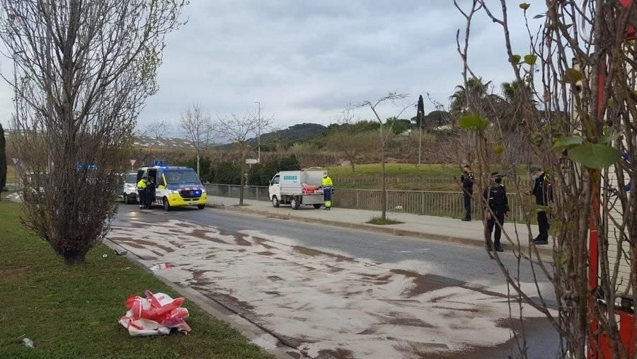 Detenen a Blanes un camioner que es van encastar contra un fanal i es va negar a fer la prova d'alcoholèmia