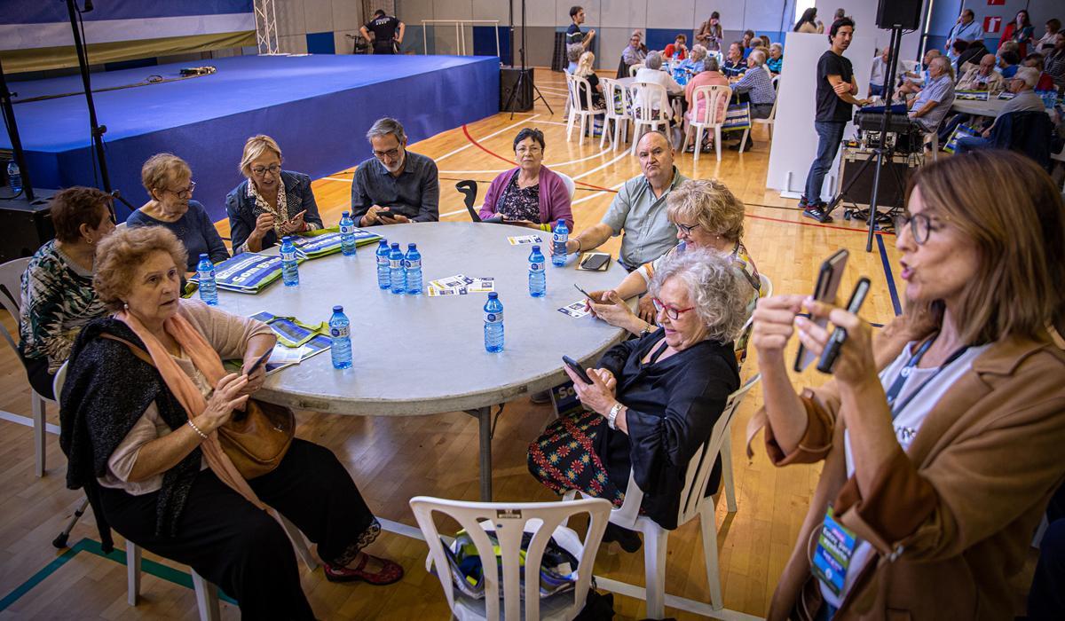 ‘Hackatón sénior’ en L’Hospitalet. Talleres digitales para la gente mayor.