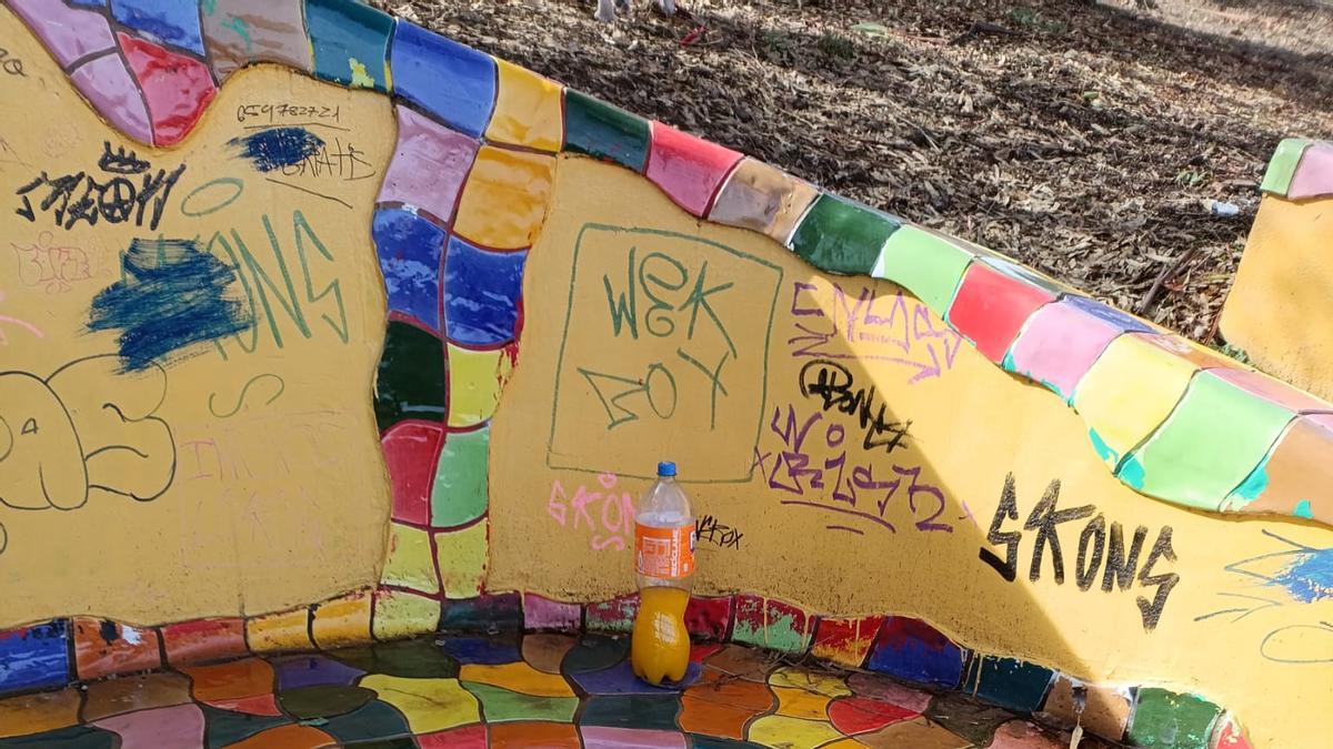 Galería | Consecuencias de los botellones en el Paseo Alto de Cáceres