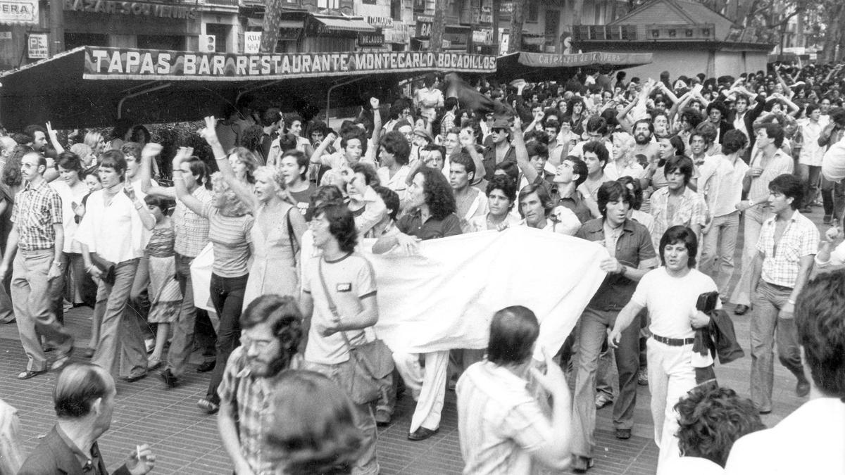 Primera manifestación del Orgullo celebrada en Barcelona, el 27 de junio de 1977.