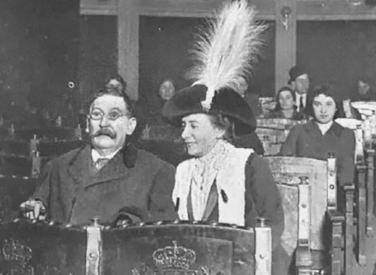 Con Benito Pérez Galdós en el Teatro Español (Madrid, 1913).