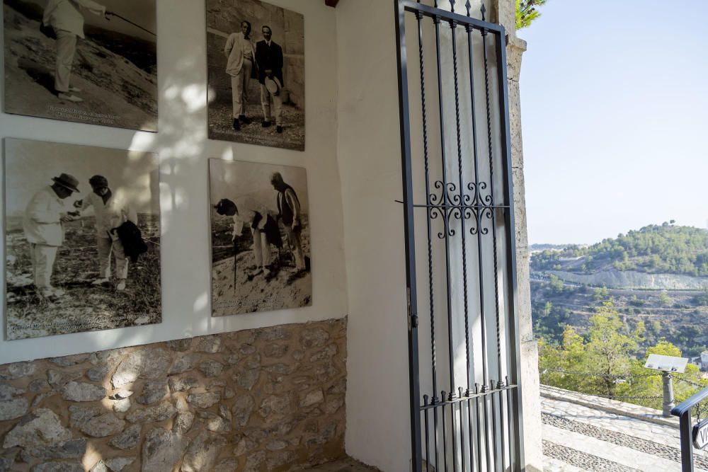 El antiguo cementerio del castillo, inspirador de la obra de Gabriel Miró, se consolida como espacio cultural