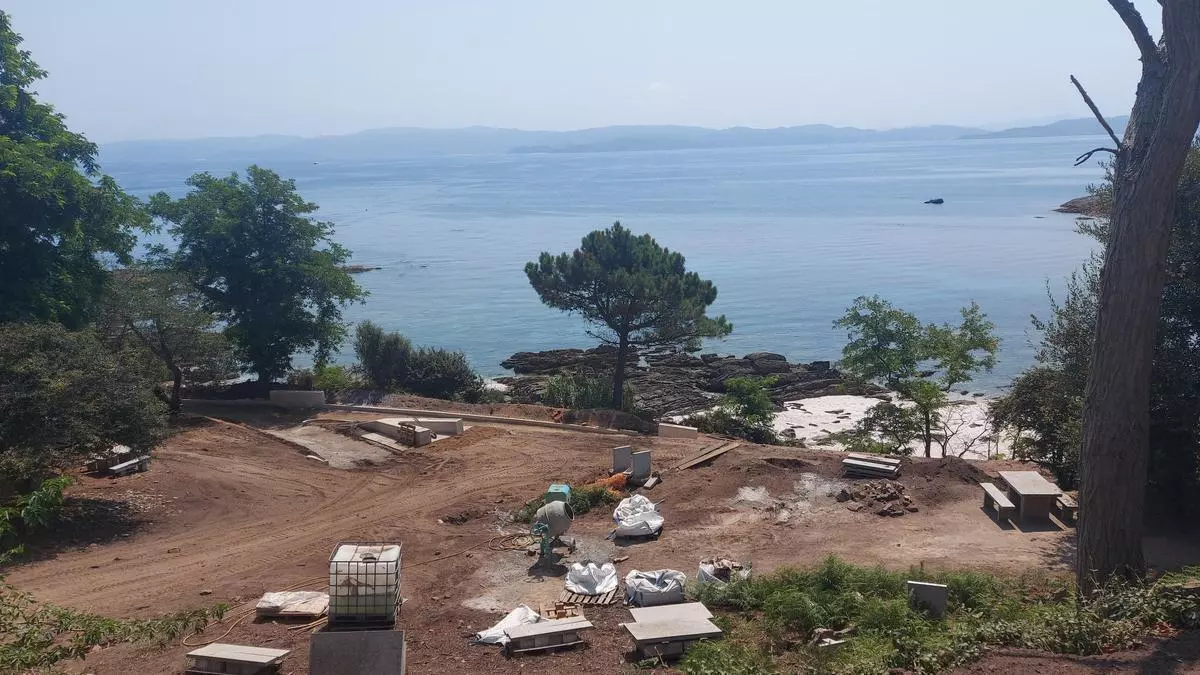 La Xunta prevé acabar en agosto las obras de mejora en la isla de Ons