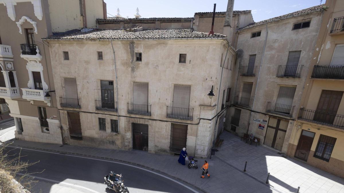 La Casa Mompó, ubicada en la calle Magdalena, junto a la sede de los juzgados de Ontinyent.