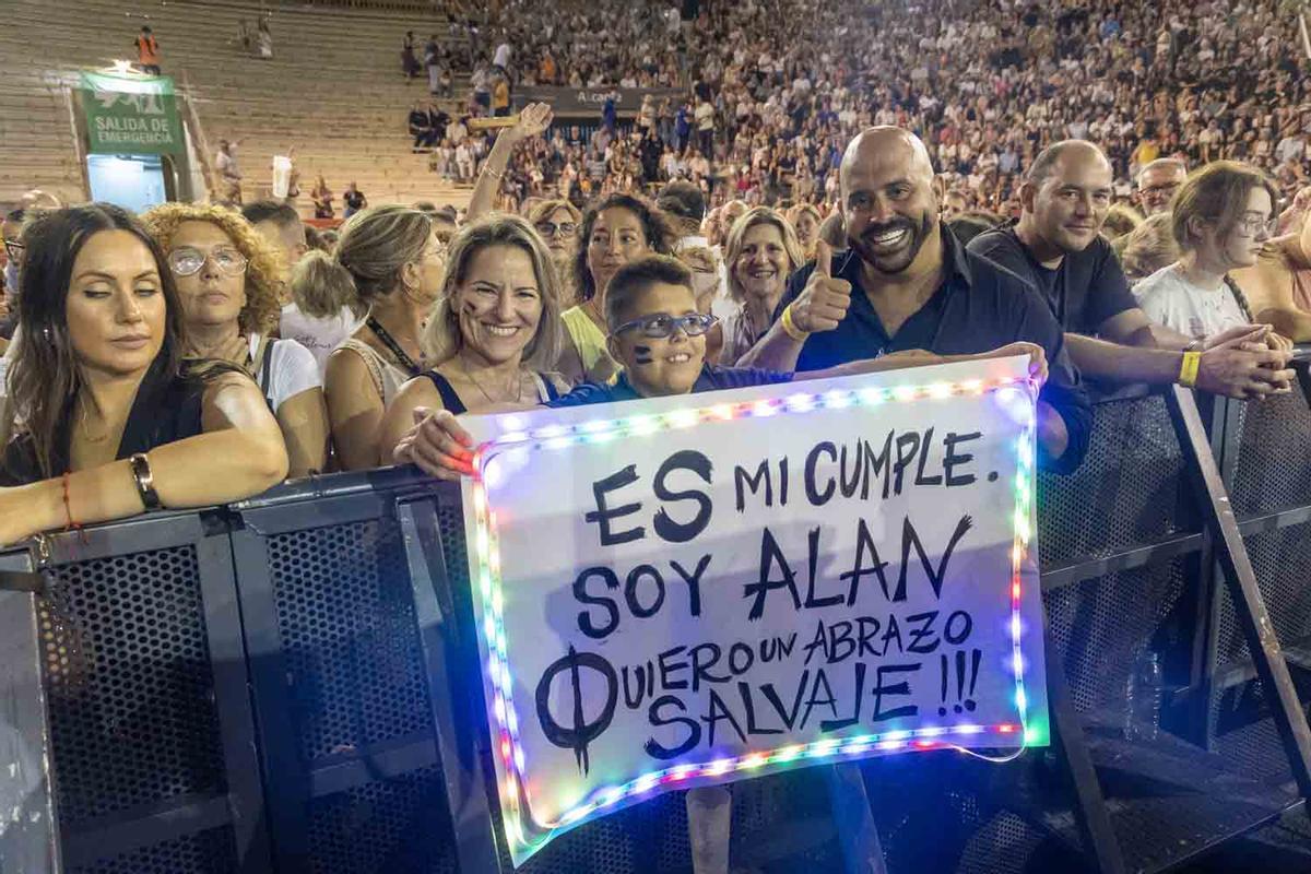 Manuel Carrasco desata la locura en la plaza de toros de Alicante