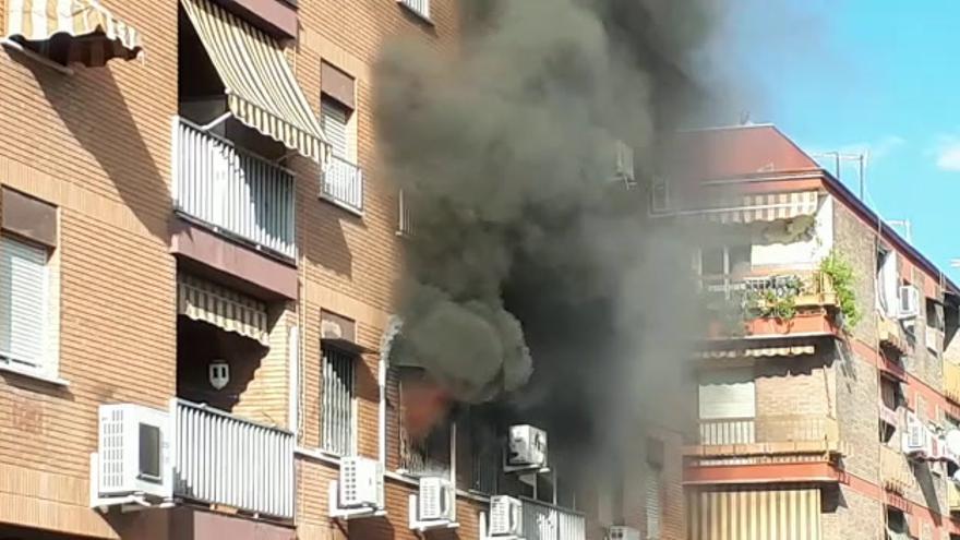 Incendio en un piso de la avenida de Libia