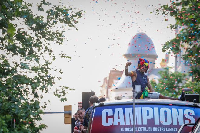 ¡De locos! Las mejores imágenes de una ciudad entregada al Barça