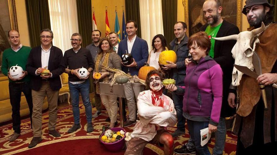 Participantes en la presentación de &quot;Calabazas y calaveras&quot;.