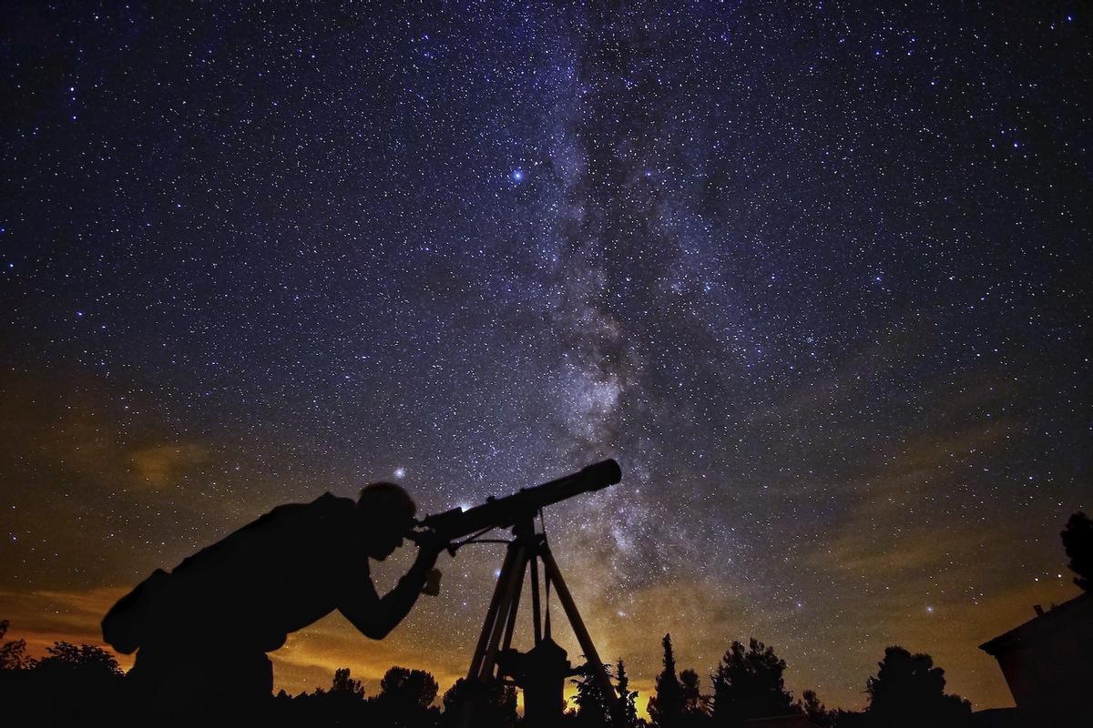 Guía definitiva para ver las perseidas: Territorios Starlight donde tocar las estrellas