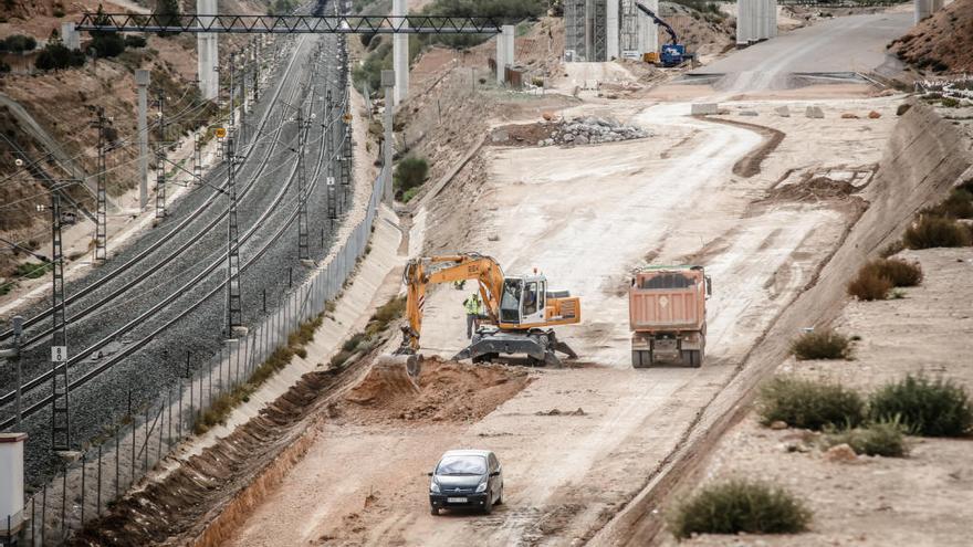 Obras del AVE a la altura de la Font de la Figuera.