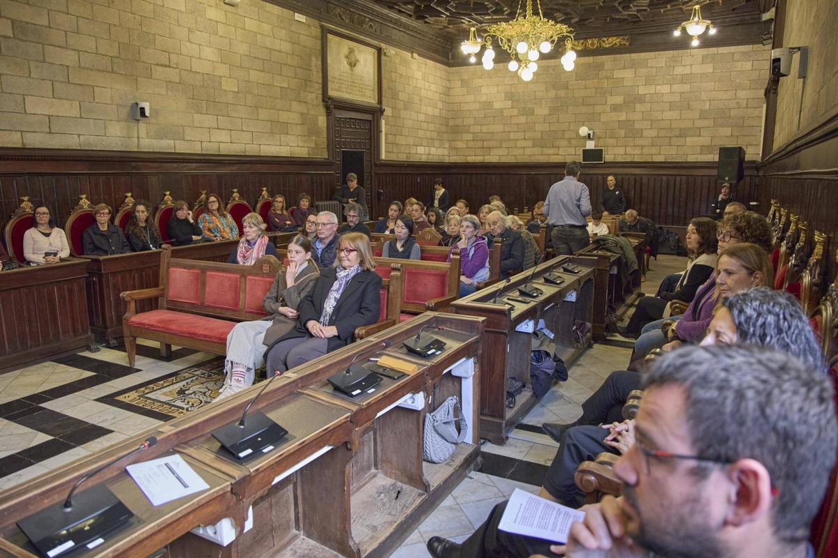 Les imatges de l'acte institucional del 8M a l'Ajuntament de Girona