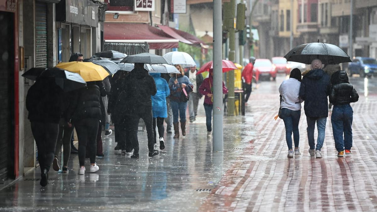 El temporal hunde las ilusiones de los castellonenses en la semana de Magdalena