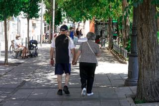 Personas que viven solas, con pensiones bajas y están desnutridos: el perfil de mayores con sobrepeso