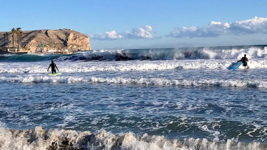 Olas perfectas en el Arenal de Xàbia